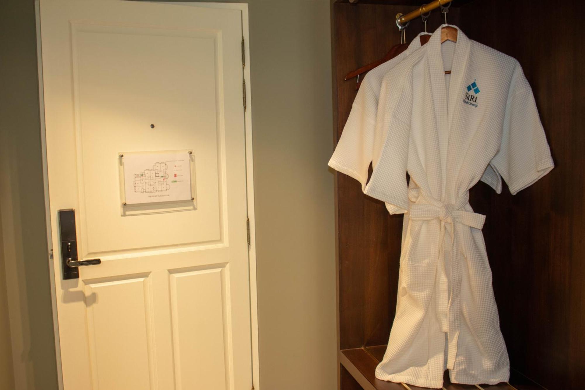 Siri Grand Bangkok Hotel Екстер'єр фото